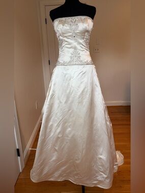 Vintage Reem Acra Ivory Silk Strapless wedding Gown Beaded Detail bridal size 8